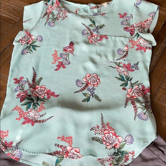 Lili white floral shirt size small - Picture 1 of 5